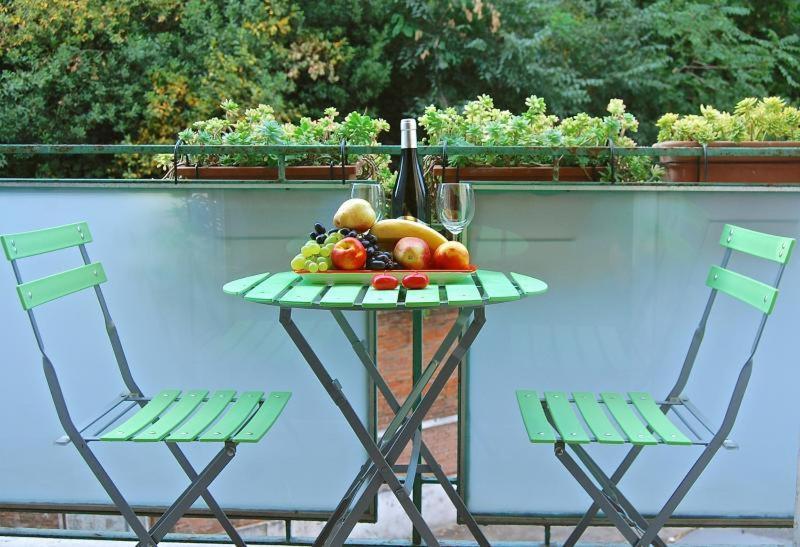 Apartment At Colosseo With Terrace Overlooking The Garden By Lyon โรม ภายนอก รูปภาพ